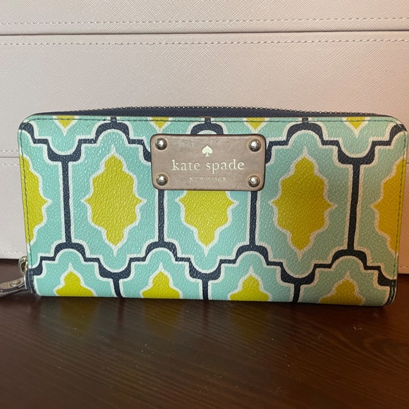 Beautiful Kate Spade Cabana Tile Lacey Accordion Wallet - Picture 2 of 7